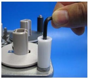 更換色帶導向卷軸步驟一